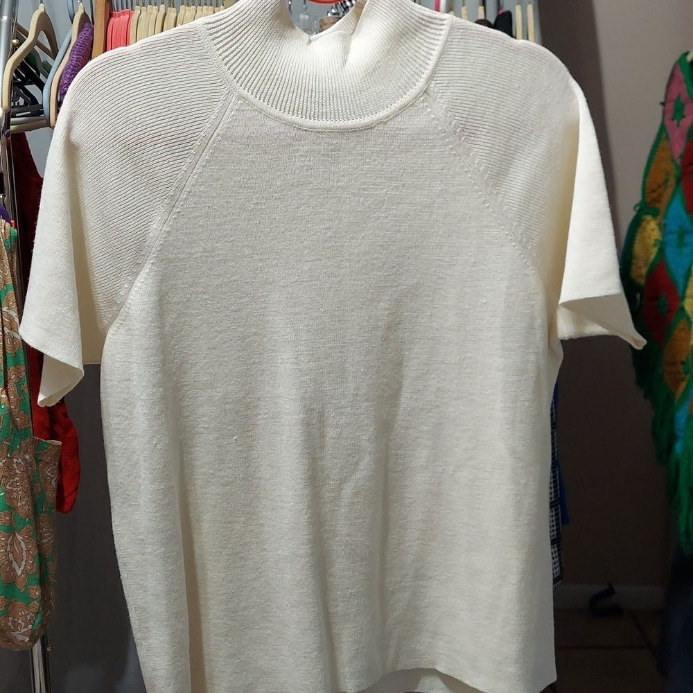 Modern soul short sweater size medium invw262